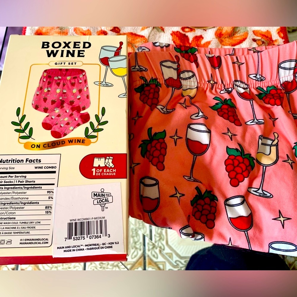 💖🎁Women's Main & Local Pink/Red wine boxer shorts only- Size: medium